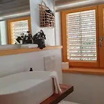 Novy לינה וארוחת בוקר