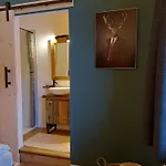 Novy לינה וארוחת בוקר באך